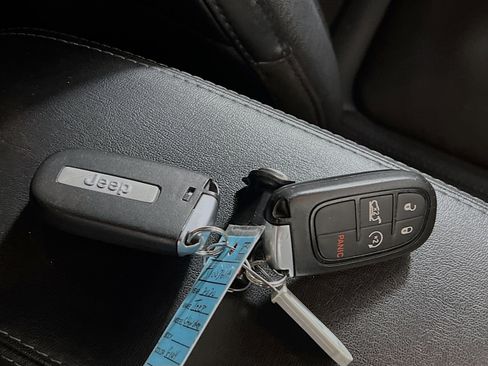 Used 2020 Jeep Cherokee High Altitude image 36