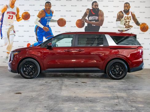 Used 2025 Kia Carnival LXS image 17