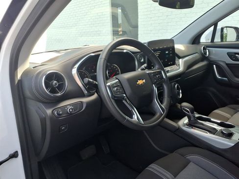 Used 2025 Chevrolet Blazer LT FWD image 5