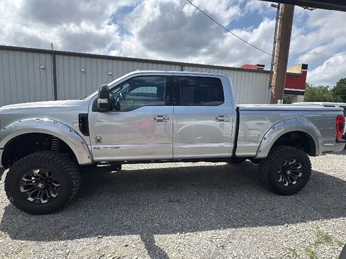 Used 2022 Ford F250 Lariat w/ Black Appearance Package image 2