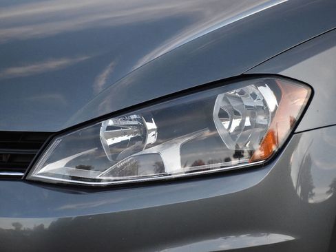 Used 2017 Volkswagen Golf S image 36