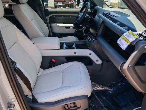 New 2026 Land Rover Defender 110 X-Dynamic SE AWD/4WD image 17