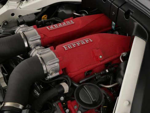 Certified 2022 Ferrari Portofino M RWD image 32