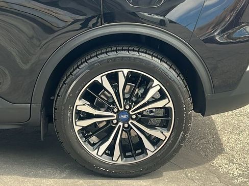 Certified 2022 Ford Escape SE w/ SE Sport Appearance Package FWD image 7