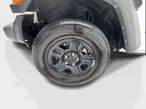 Used 2022 Jeep Wrangler Sport AWD/4WD image 12