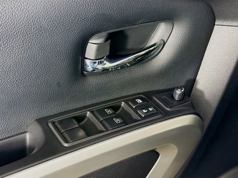 Used 2022 Nissan Titan SV w/ Accessory Utility Package image 18