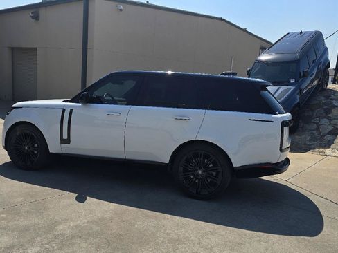 Used 2024 Land Rover Range Rover SE AWD/4WD image 2