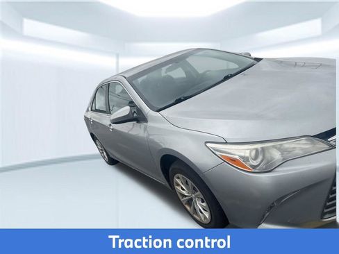 Used 2017 Toyota Camry LE image 4