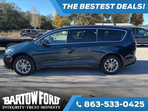 Used 2021 Chrysler Pacifica Touring-L w/ Uconnect Theater Family Group image 8