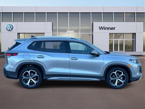New 2026 Volkswagen Tiguan SE FWD image 6