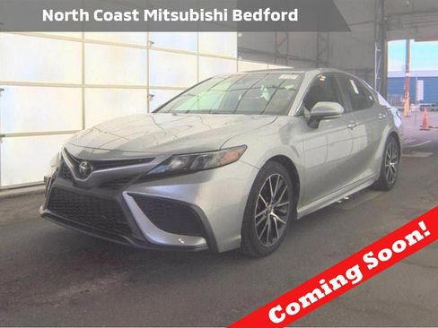 Used 2023 Toyota Camry SE FWD image 1