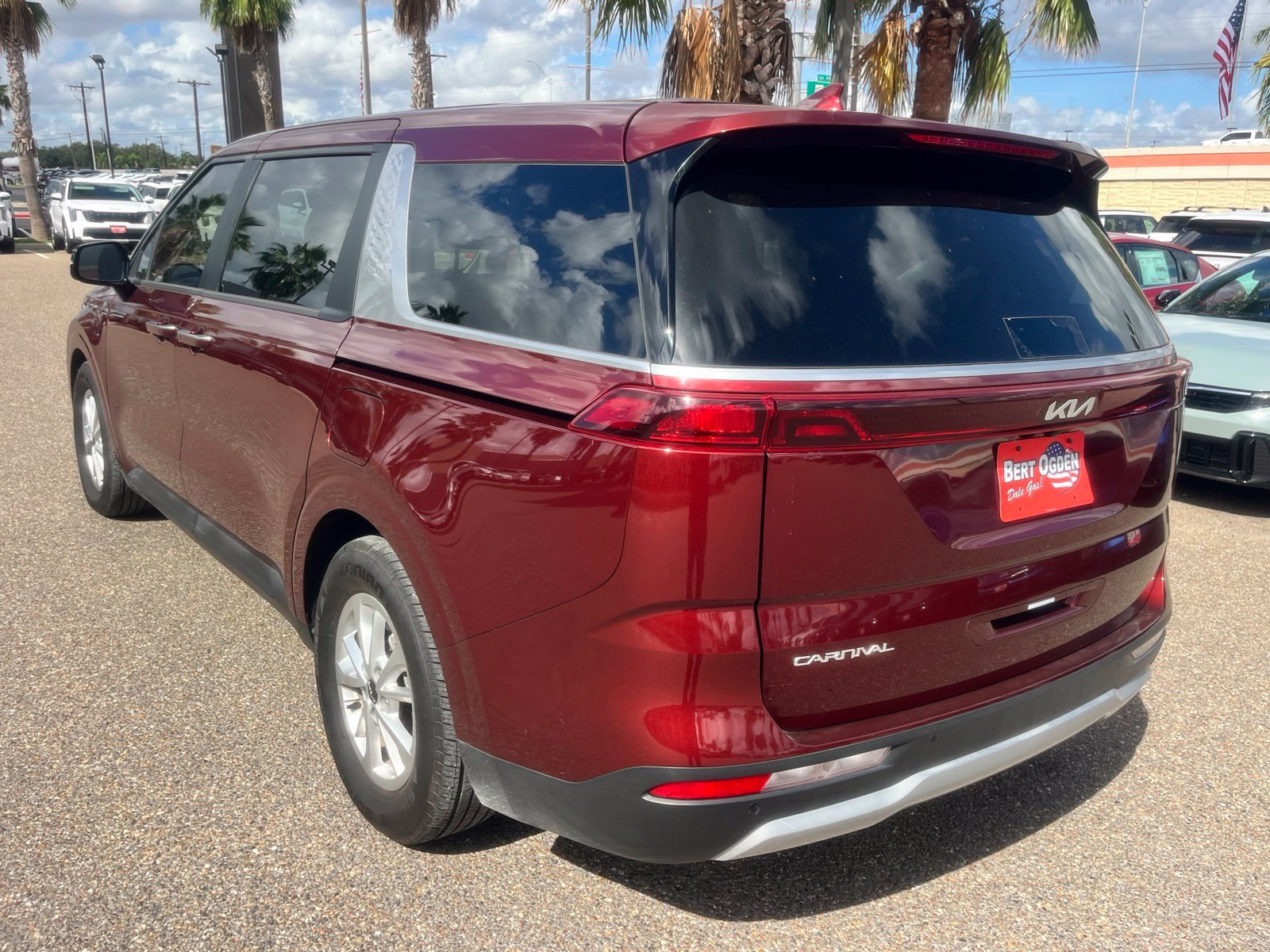Used 2024 Kia Carnival LX FWD image 4