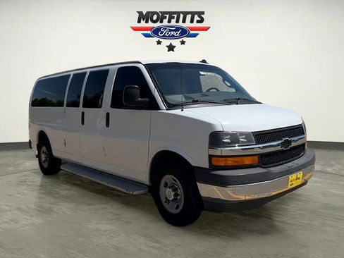 Used 2017 Chevrolet Express 3500 LT w/ LT Preferred Equipment Group RWD image 7