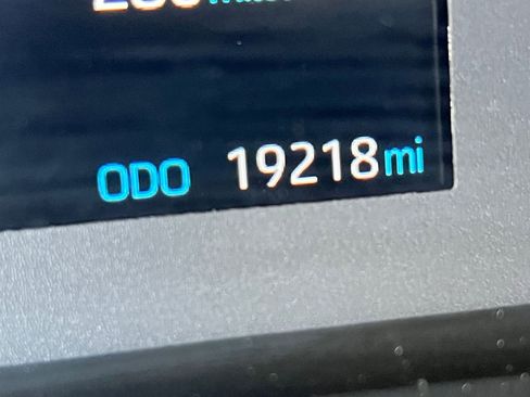 Used 2025 Toyota Corolla Cross LE image 39