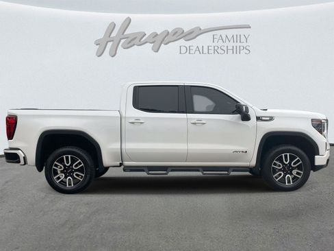 Used 2022 GMC Sierra 1500 AT4 w/ AT4 Preferred Package image 2