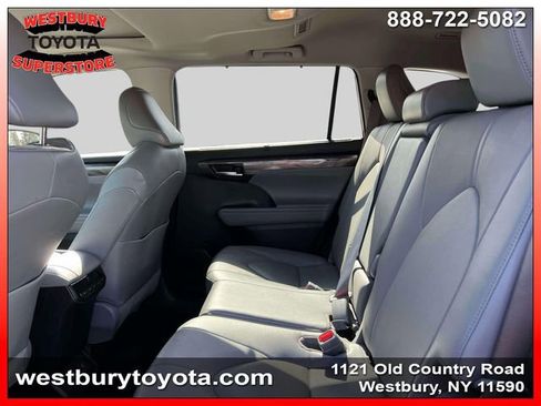 Used 2022 Toyota Highlander Limited AWD/4WD image 15