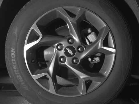 Used 2025 Chevrolet Trax LT w/ LT Convenience Package image 13