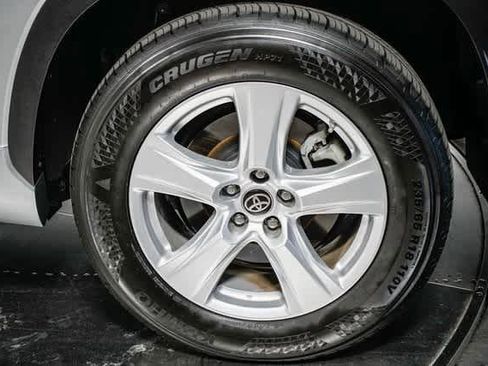 Certified 2023 Toyota Highlander LE image 11