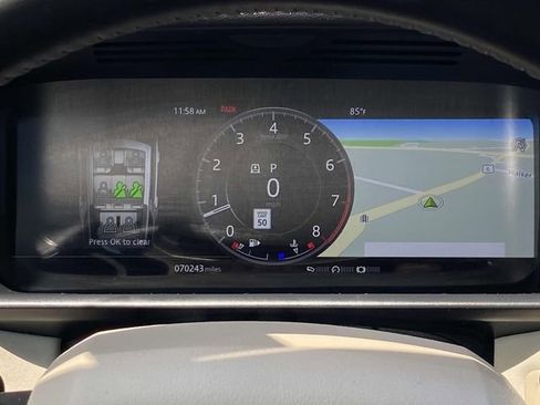 Used 2018 Land Rover Discovery HSE image 30