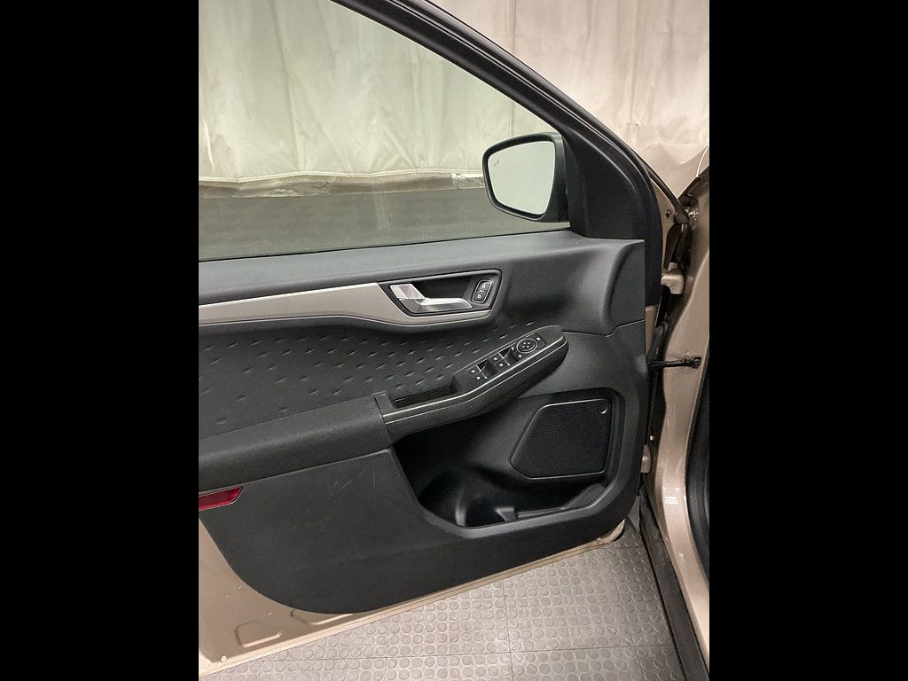 Used 2020 Ford Escape SE FWD image 8