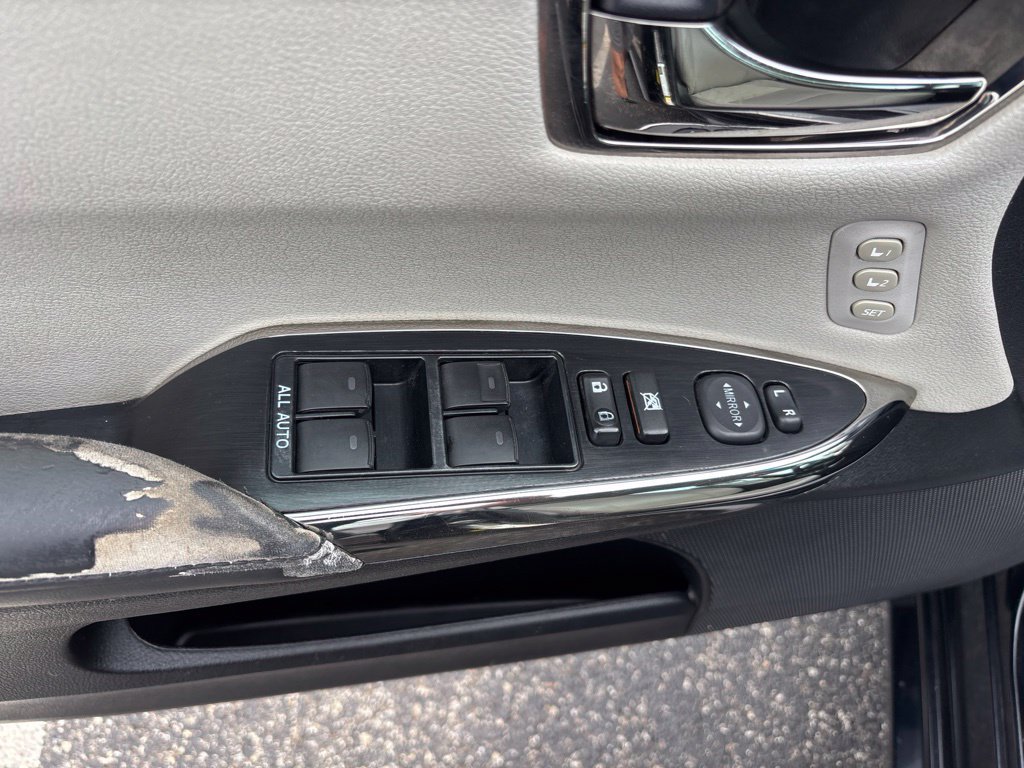 Used 2016 Toyota Avalon XLE Premium FWD image 16
