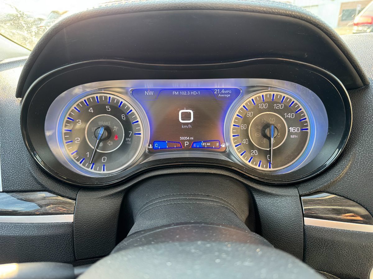 Used 2022 Chrysler 300 Touring L AWD/4WD image 17