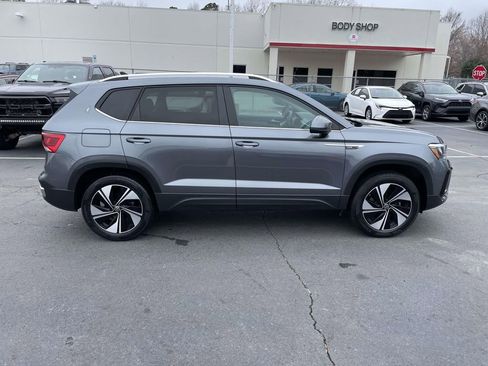 Used 2024 Volkswagen Taos SE image 11