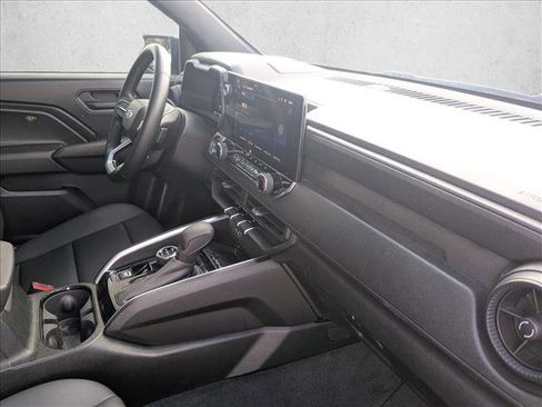 Used 2025 Chevrolet Colorado Trail Boss image 19