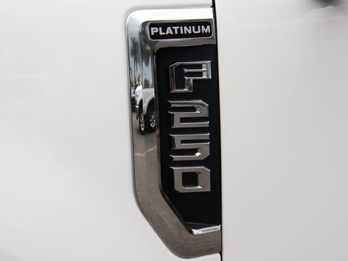 Used 2022 Ford F250 Platinum w/ FX4 Off-Road Package AWD/4WD image 54