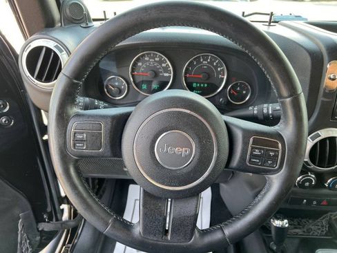 Used 2013 Jeep Wrangler Unlimited Rubicon AWD/4WD image 16