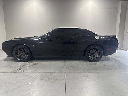 Used 2017 Dodge Challenger R/T RWD image 10