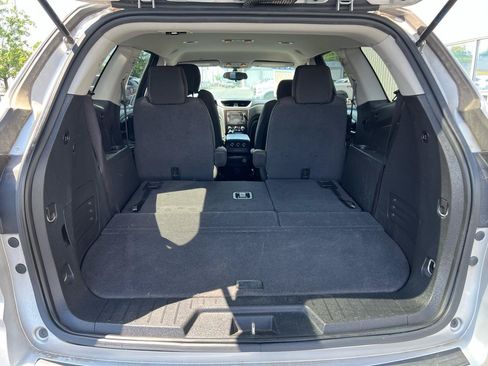 Used 2017 Chevrolet Traverse LT w/ Style and Technology Package FWD image 13