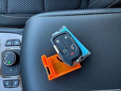 Used 2023 GMC Acadia SLE w/ Driver Convenience Package image 34