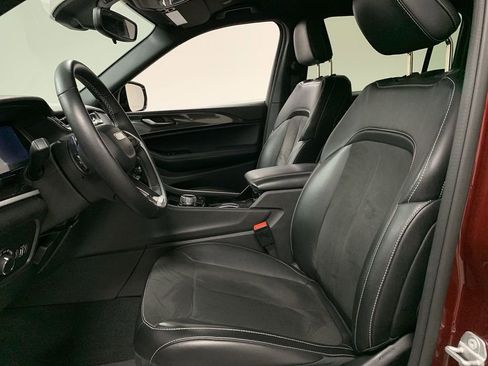 Used 2022 Jeep Grand Cherokee L Laredo image 9