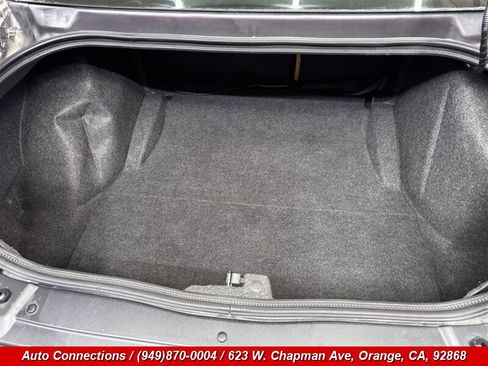 Used 2015 Dodge Challenger SXT RWD image 19