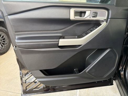 Used 2022 Ford Explorer Limited w/ Equipment Group 301A image 10