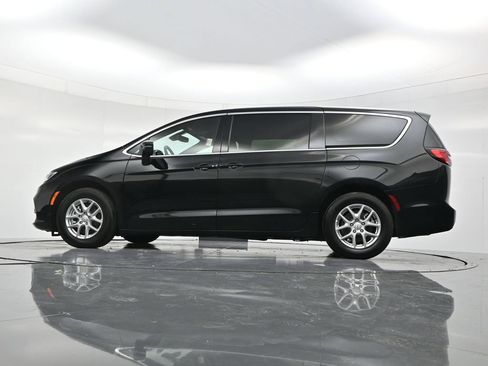 Used 2026 Chrysler Pacifica Select FWD image 48