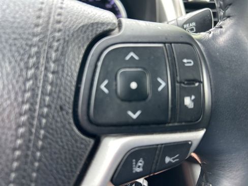 Used 2018 Toyota Highlander XLE AWD/4WD image 23