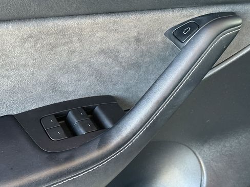 Used 2021 Tesla Model Y Long Range AWD/4WD image 13