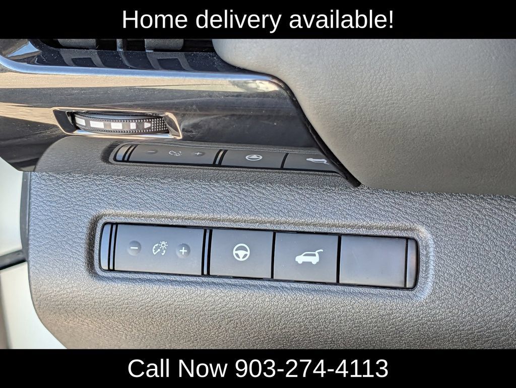 Used 2026 Nissan Pathfinder SV FWD image 23