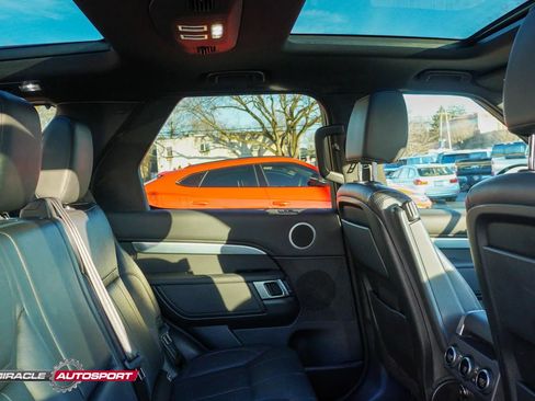 Used 2020 Land Rover Discovery Landmark image 40