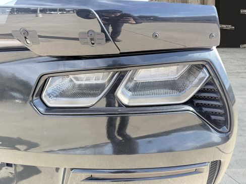 Used 2017 Chevrolet Corvette Stingray Coupe w/ Carbon Flash Badge Package image 37