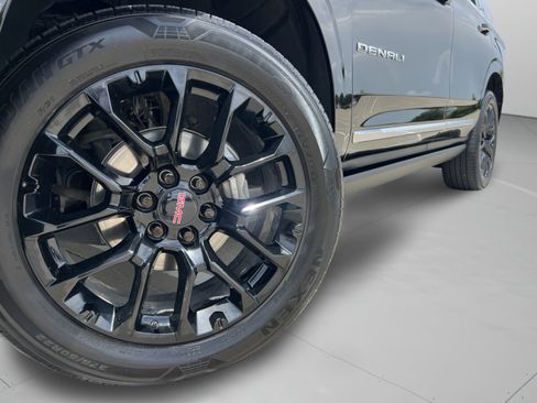 Used 2022 GMC Yukon Denali w/ Denali Premium Package AWD/4WD image 34