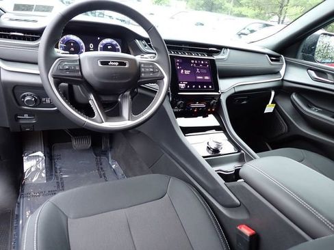 New 2024 Jeep Grand Cherokee L Laredo AWD/4WD image 15