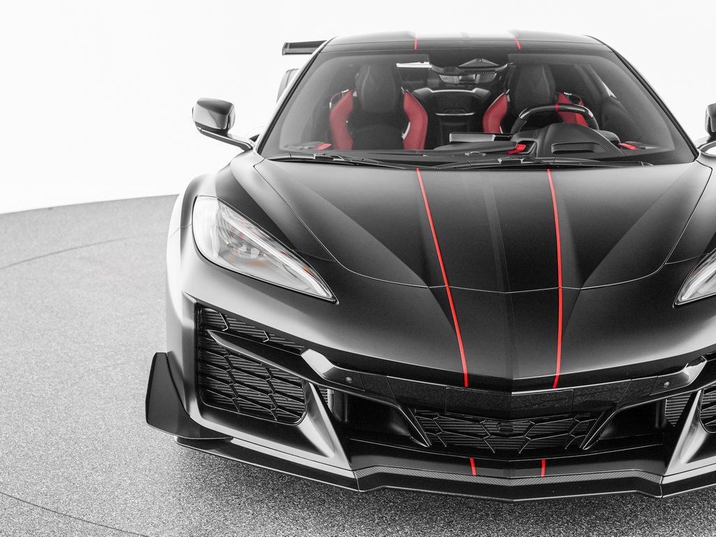 Used 2024 Chevrolet Corvette Z06 w/ Z07 Performance Package RWD image 39