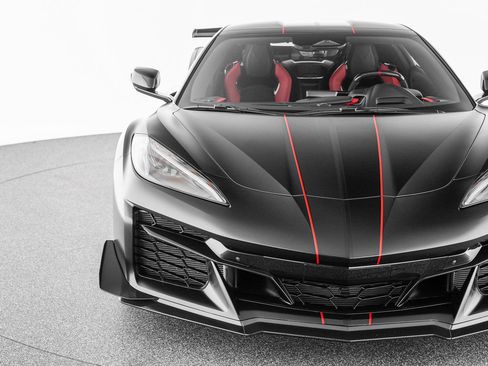 Used 2024 Chevrolet Corvette Z06 w/ Z07 Performance Package RWD image 39