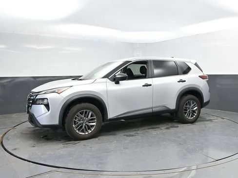 Used 2024 Nissan Rogue S AWD/4WD image 7
