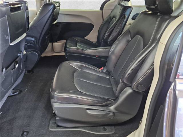 Used 2022 Chrysler Pacifica Touring-L w/ Uconnect Theater Family Group FWD image 27
