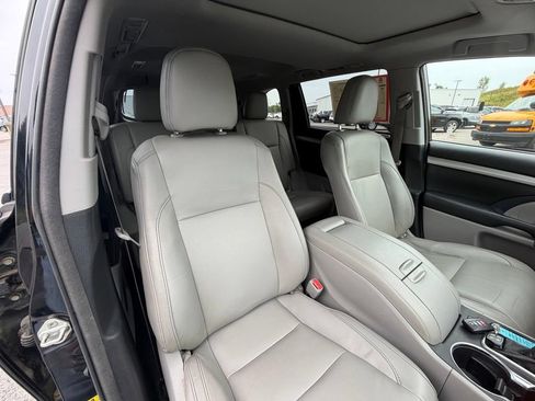 Used 2018 Toyota Highlander XLE AWD/4WD image 44