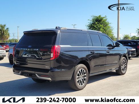 Used 2025 Ford Expedition Max Platinum AWD/4WD image 3